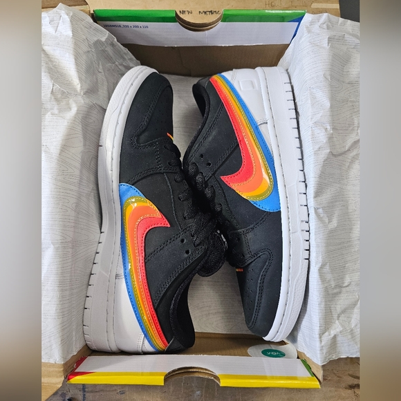 Sold Nike SB dunk low polaroid for $230. Outside poshmark - Picture 6 of 10